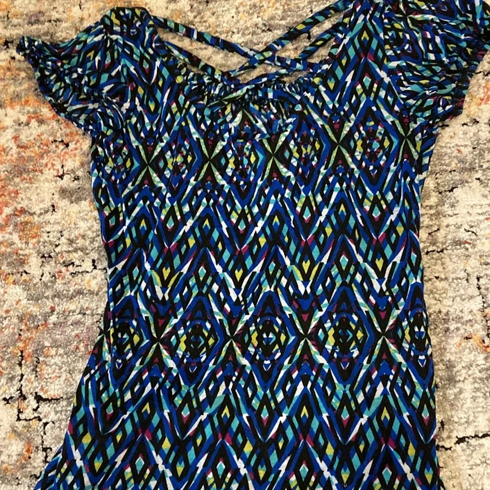 Colorful Blue Top - Picture 4 of 6